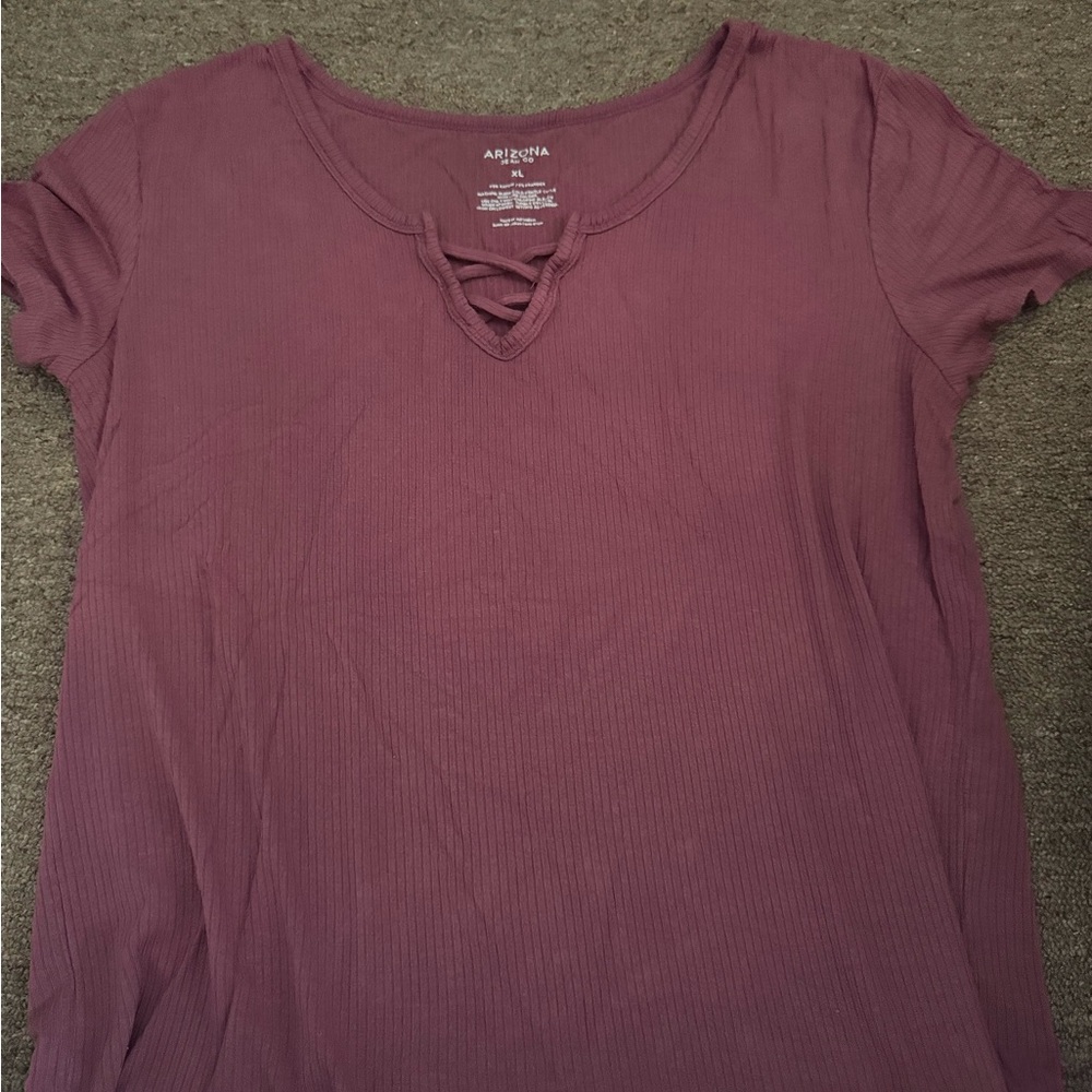 pink tshirt